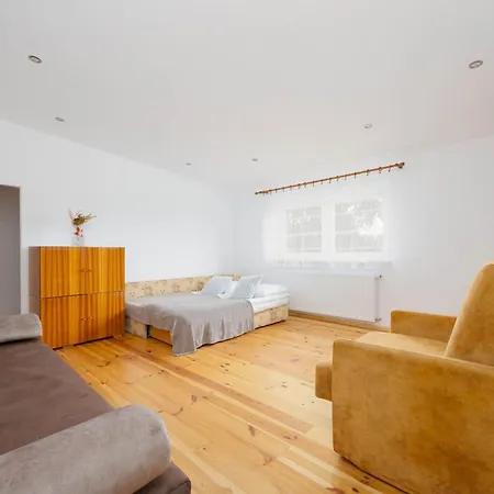 Ferienhaus Spacious House With Parking & Garden By Noclegi Renters Warschau