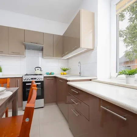 Spacious House With Parking & Garden By Noclegi Renters Casa de Férias